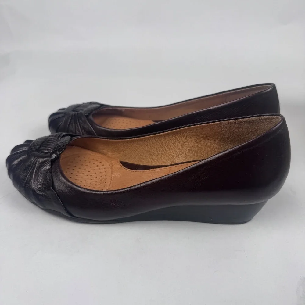 Nurture Women's 8 Hershey Brown Flats With Box